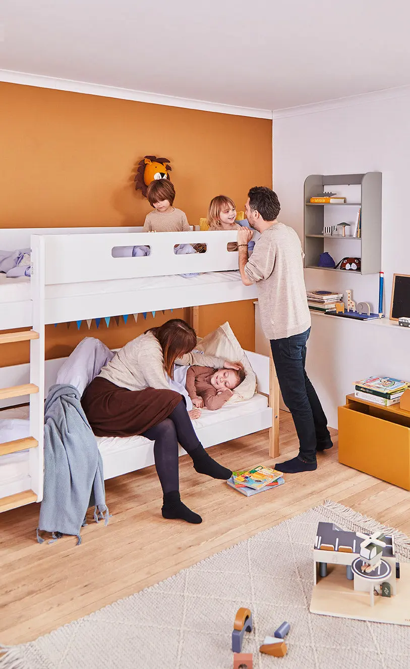 Bunk Bed 154 cm with Straight Ladder and Safety Rail, 90x200 cm, White/Oak - Image 2