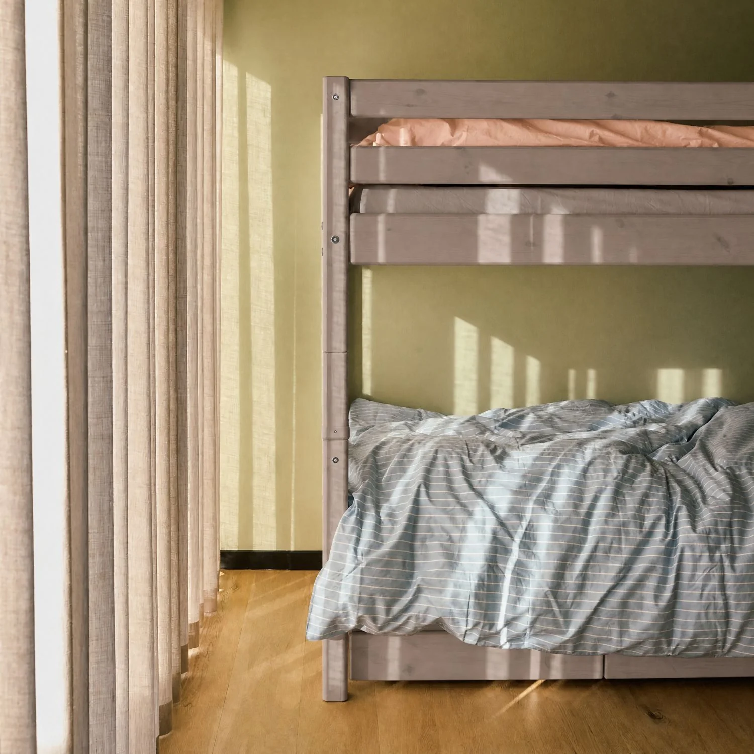 Bunk Bed 154 cm with Pull-out Drawer, Ladder and Safety Rail, 90x200 cm, Brown - Image 4