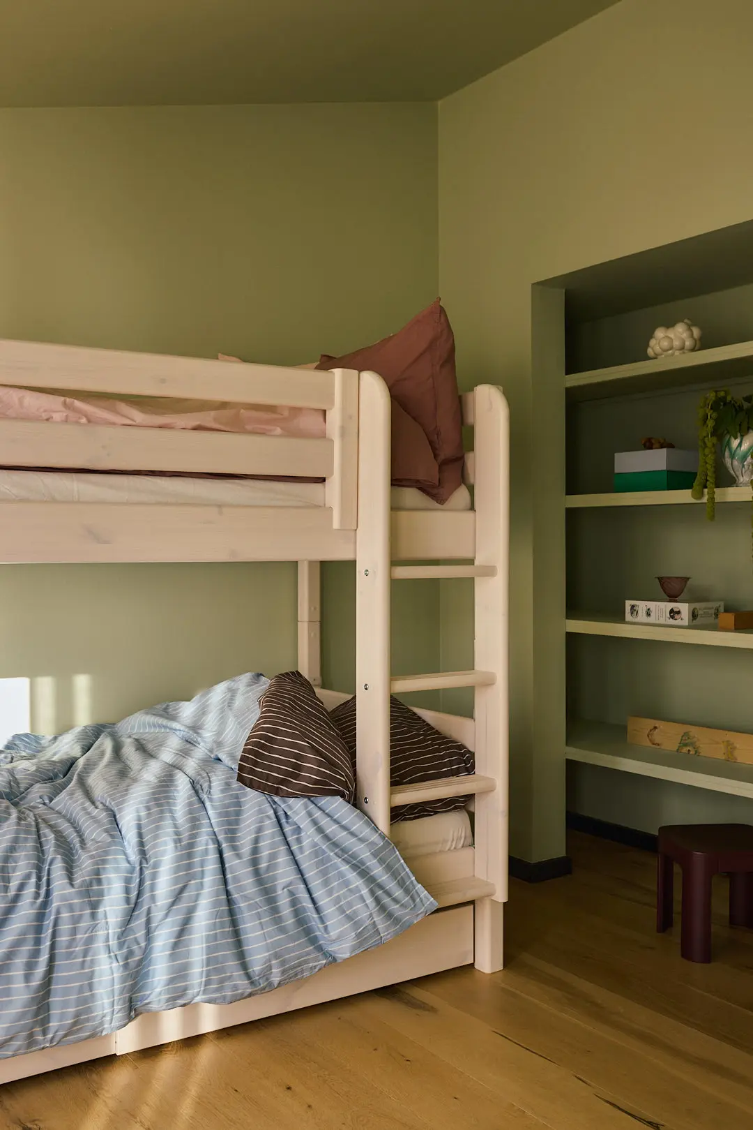 Bunk Bed 154 cm with Pull-out Drawer, Ladder and Safety Rail, 90x200 cm, White - Image 4