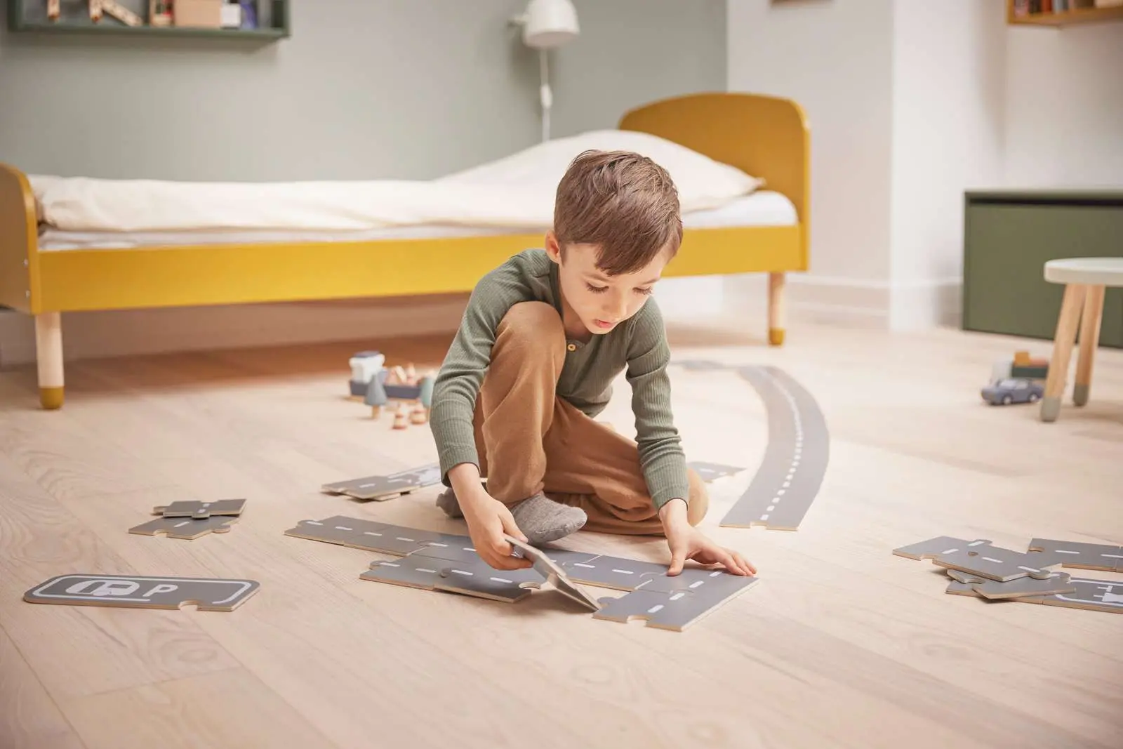Car Tracks, 22 pcs, Handpainted - Image 6