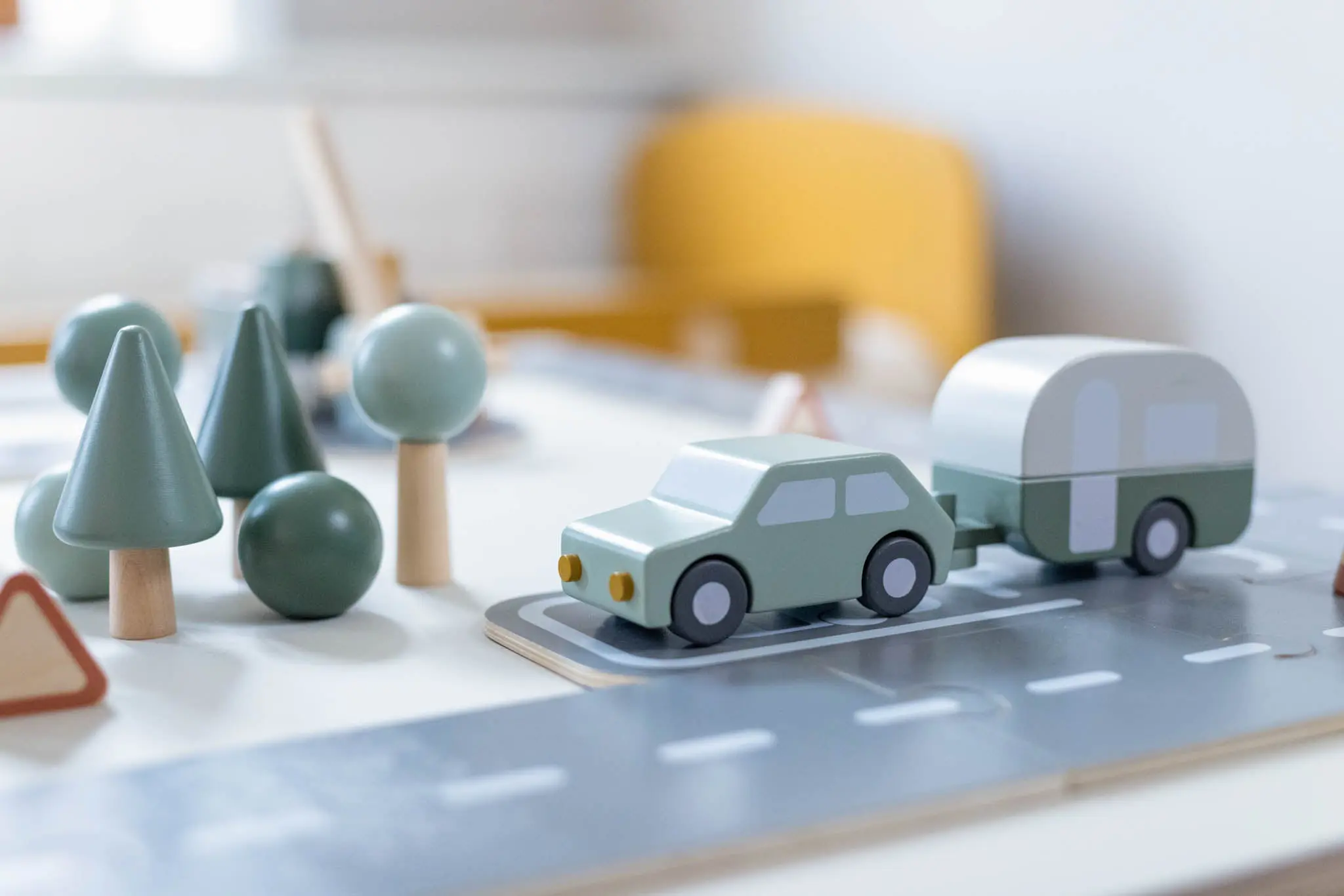Cars, 3 cars & 1 caravan, Handpainted - Image 6