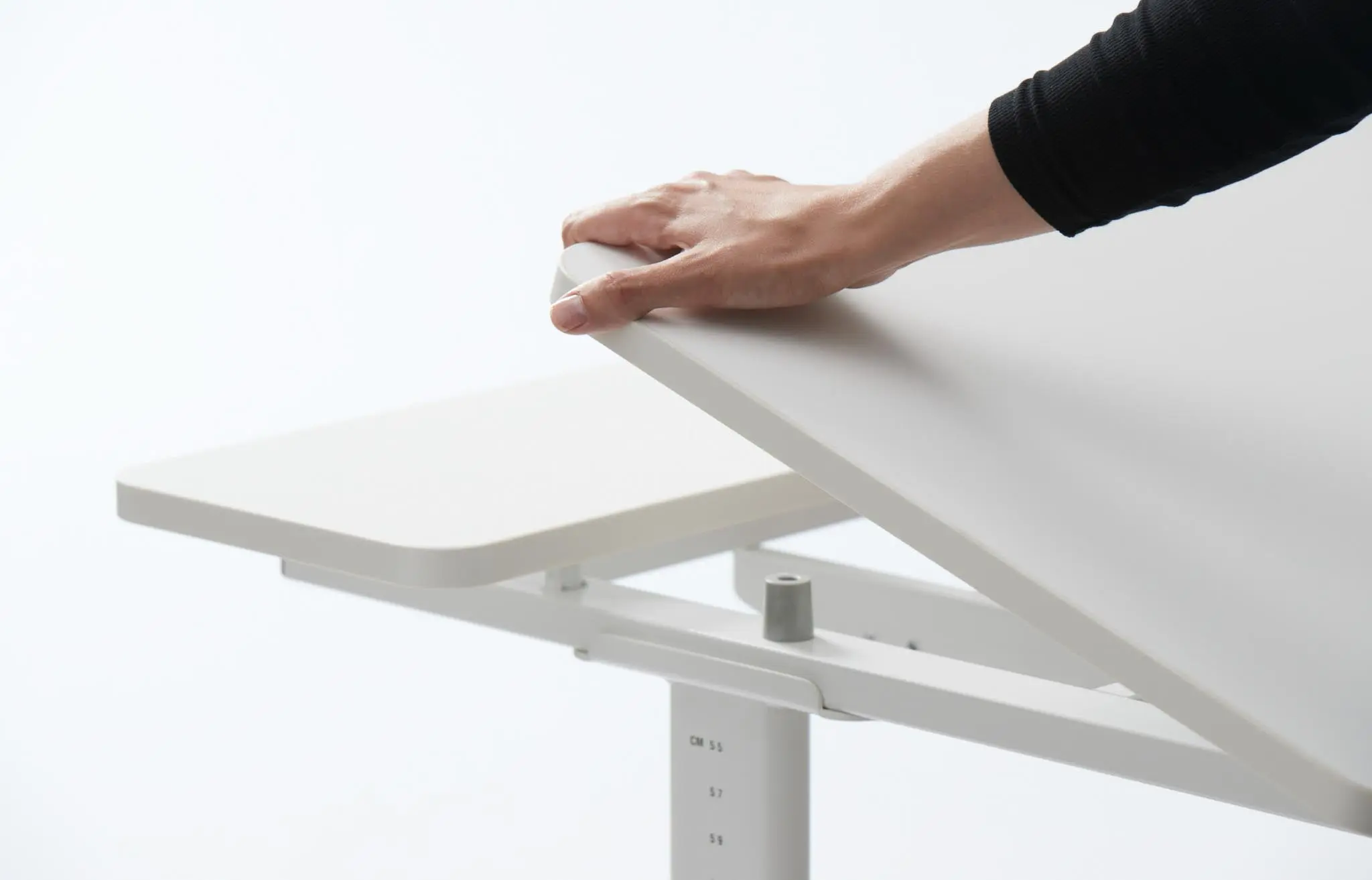 Evo Study Desk – tilting desktop - Image 4
