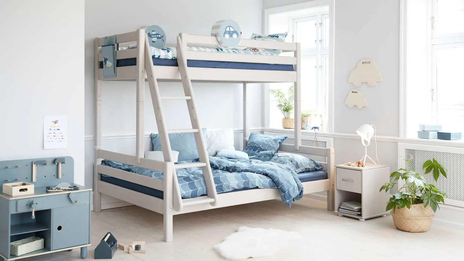 Family Bunk Bed 184 cm with Ladder and Safety Rail, 90/140x200 cm, White - Image 2