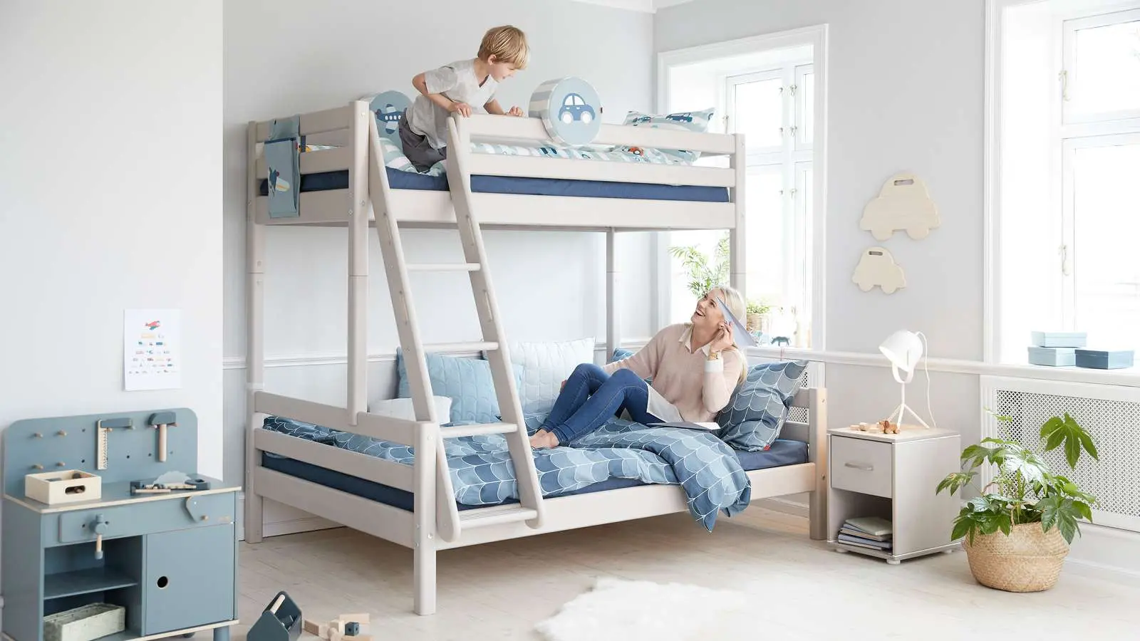 Family Bunk Bed 184 cm with Ladder and Safety Rail, 90/140x200 cm, White - Image 3