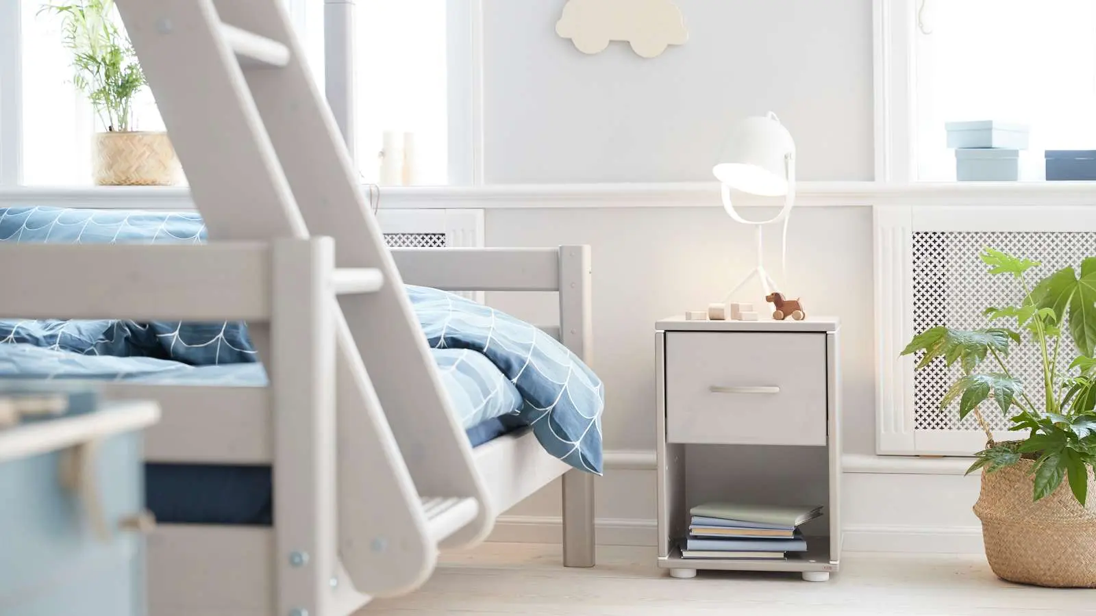 Family Bunk Bed 184 cm with Ladder and Safety Rail, 90/140x200 cm, White - Image 4