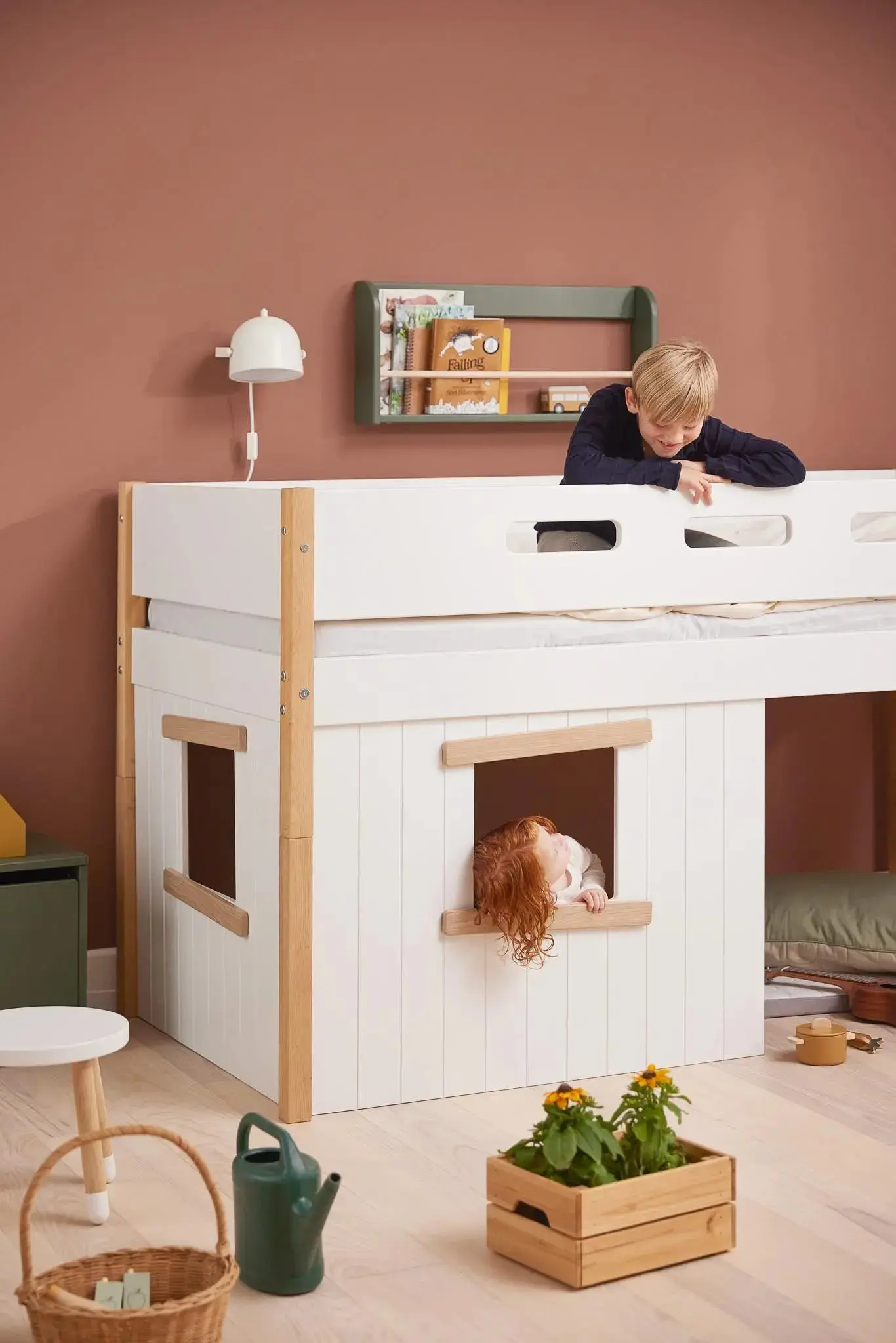 High Bed 120 cm with Treehouse, Ladder and Safety Rail, 90x200 cm, White/Oak - Image 3