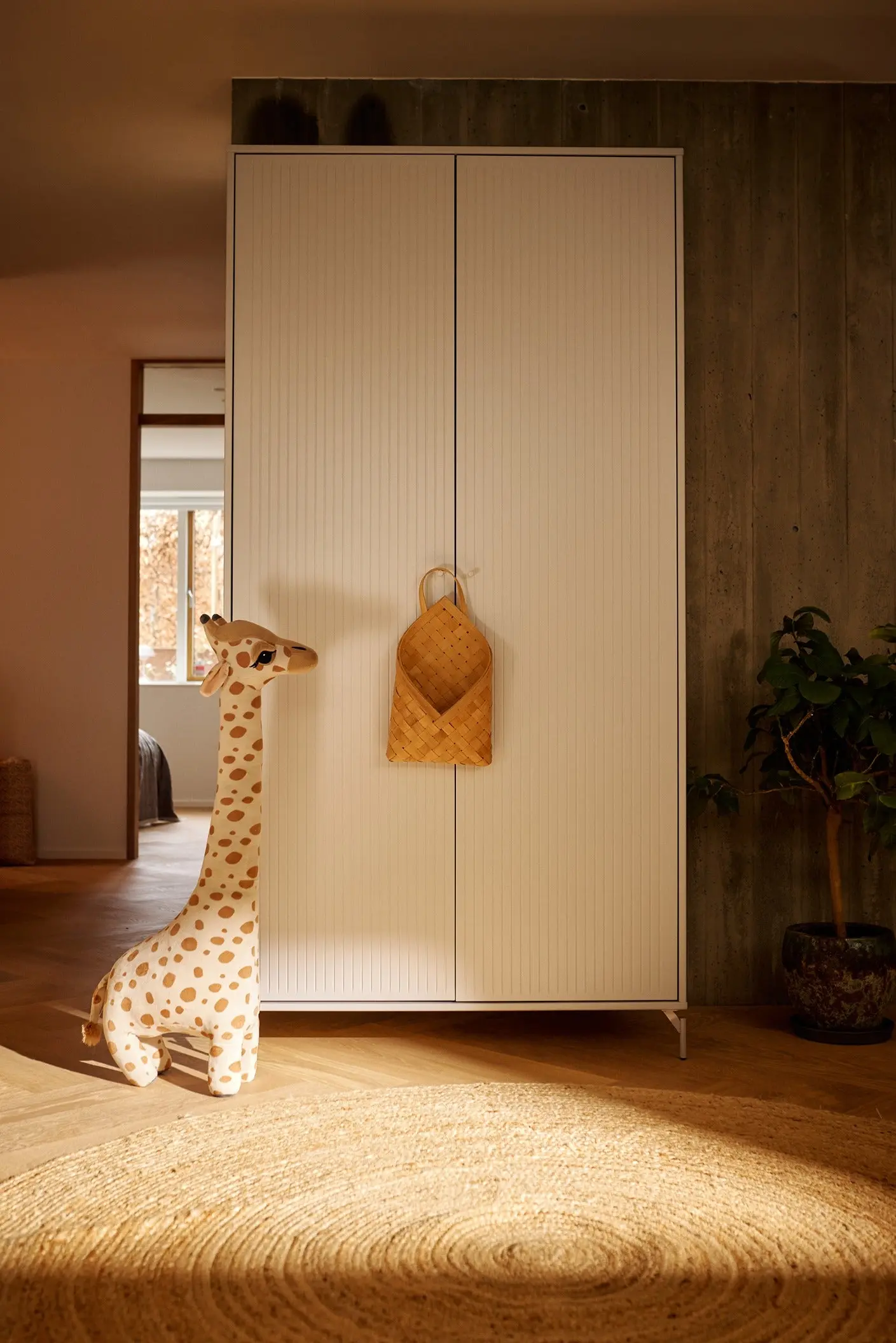 SAGA Wardrobe, 2 door, White with grooves - Image 17