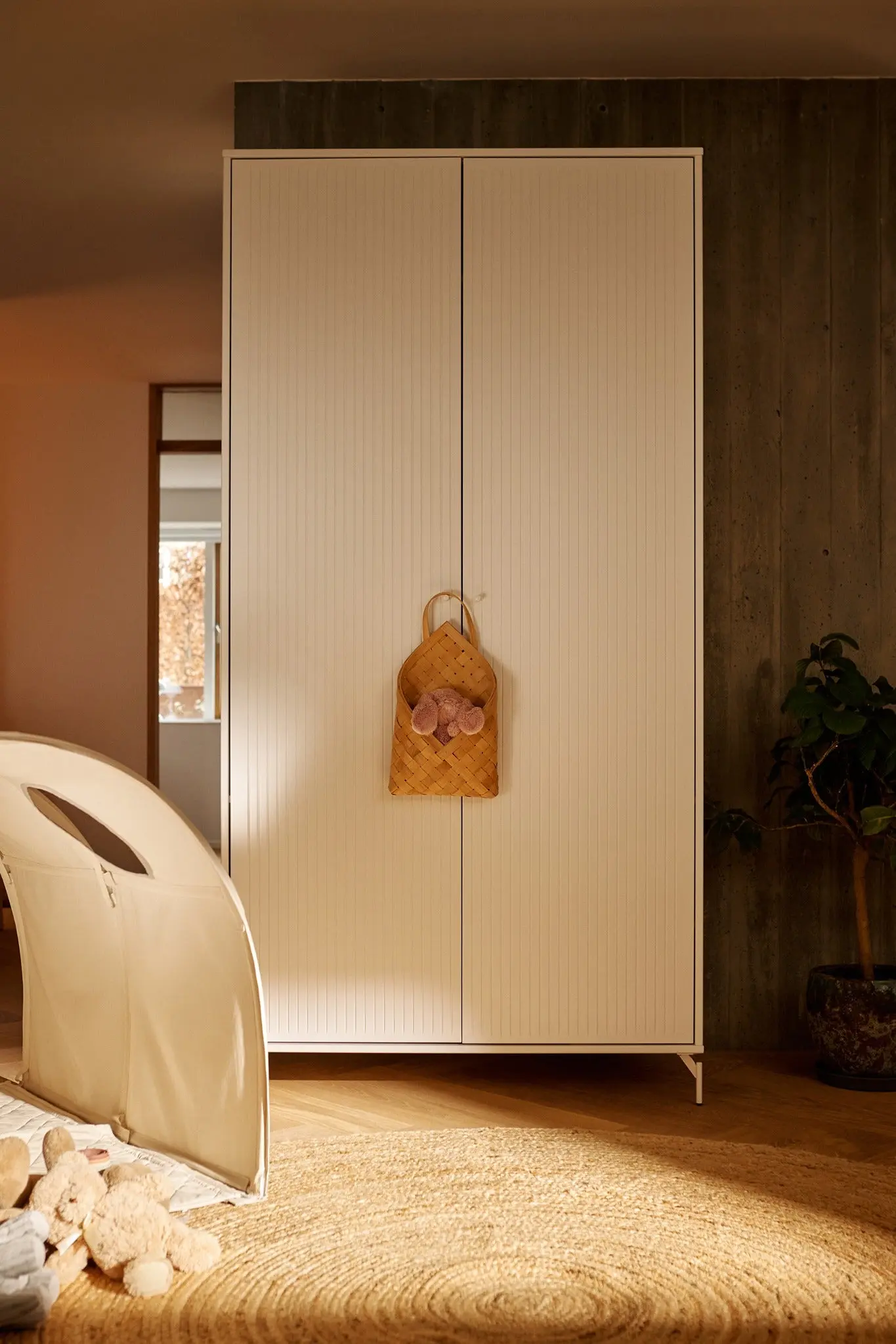 SAGA Wardrobe, 2 door, White with grooves - Image 4
