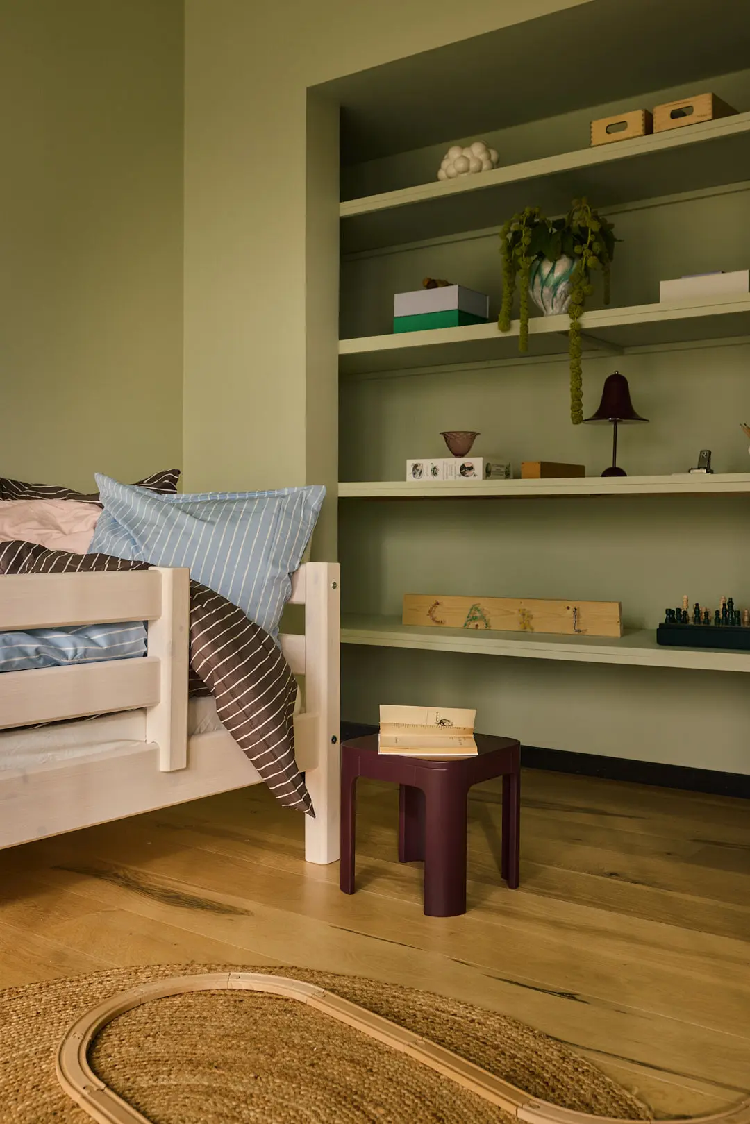 Single Bed with Safety Rail, 90x200 cm, White - Image 3