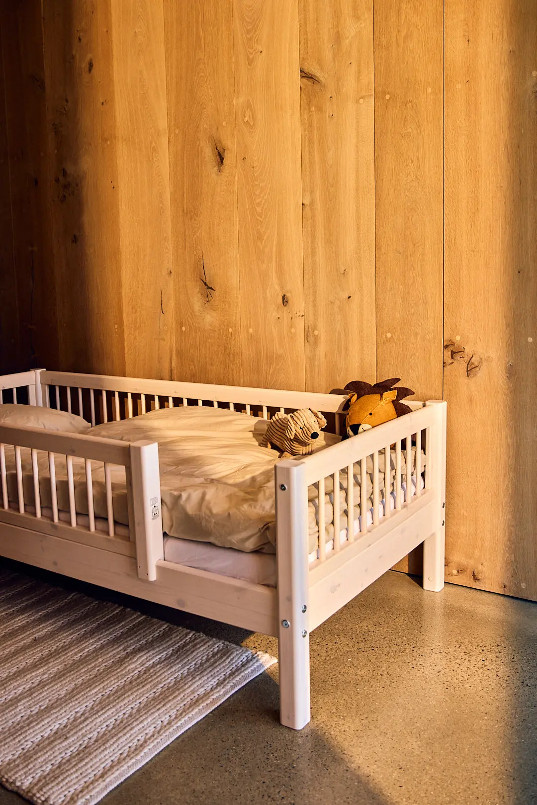 Single Bed with Safety Rail, 90x200 cm, White - Image 4