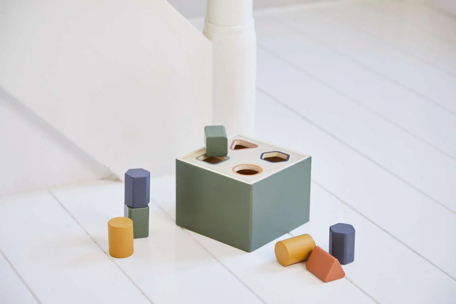 Wooden Shape Sorting box, 10 pcs, Handpainted, Green - Image 6